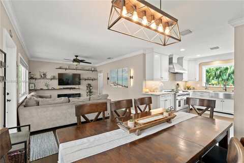 4240 SW 9th St, Plantation, FL 33317