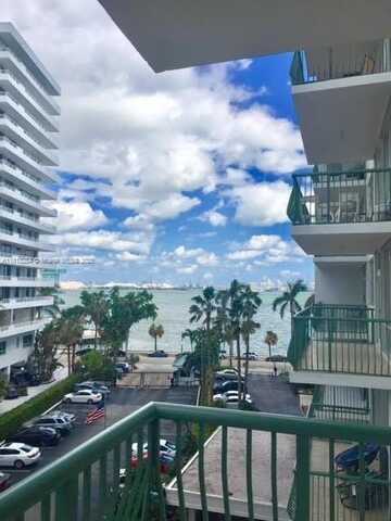 1408 Brickell Bay Dr, Miami, FL 33131