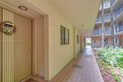 8635 NW 8th St, Miami, FL 33126