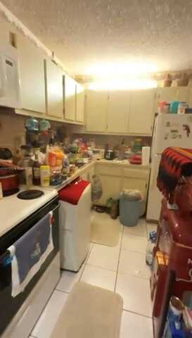 8635 NW 8th St, Miami, FL 33126