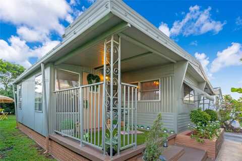 8360 SW 21st St, Davie, FL 33324