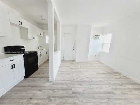 1922 NW 1st St, Miami, FL 33125