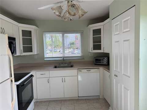 9721 Sunrise Lakes Blvd, Sunrise, FL 33322