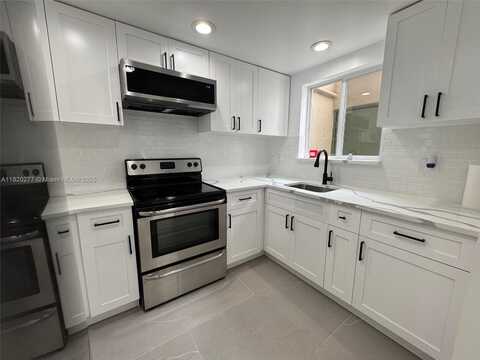 946 W 37th Ter, Hialeah, FL 33012