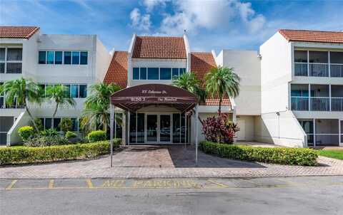 100 LAKEVIEW DR, Weston, FL 33326