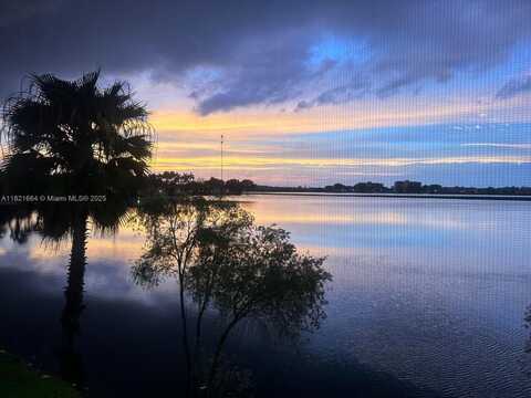 471 Ives Dairy Rd, Miami, FL 33179