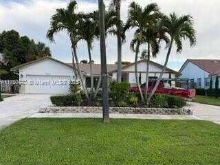9900 NW 11th St, Plantation, FL 33322