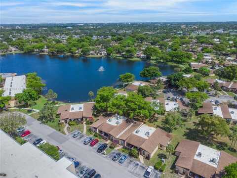 322 Briarwood Cir, Hollywood, FL 33024