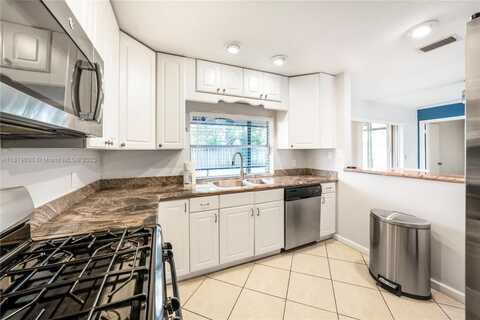 9523 NW 26th St, Sunrise, FL 33322