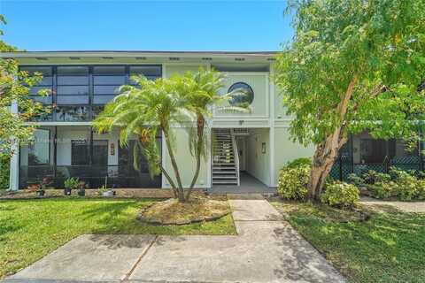915 NE 199th St, Miami, FL 33179