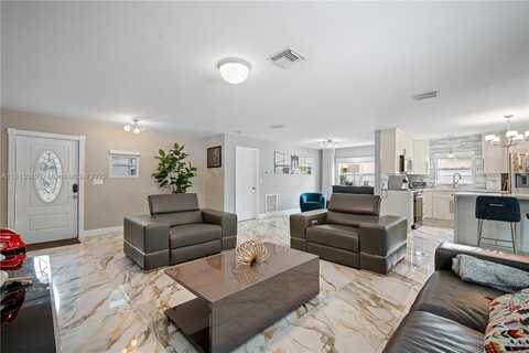 4180 NW 103rd Dr, Coral Springs, FL 33065