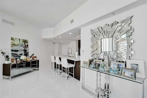 150 Sunny Isles Blvd, Sunny Isles Beach, FL 33160
