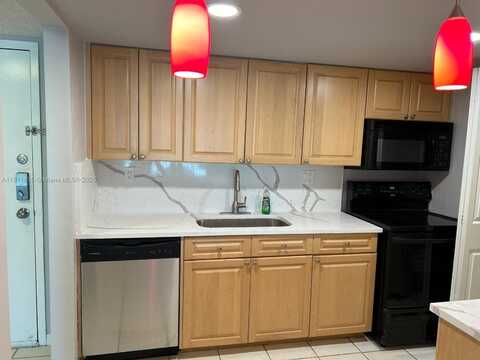 120 Lakeview Dr, Weston, FL 33326