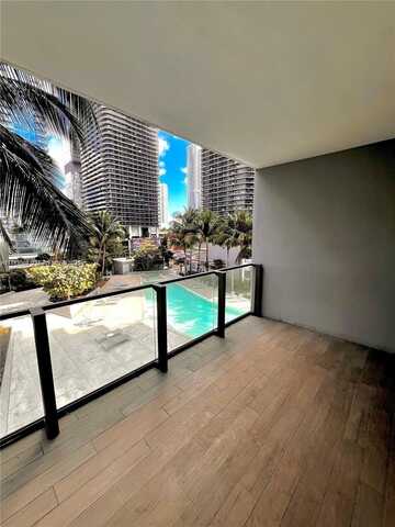88 SW 7th St, Miami, FL 33130