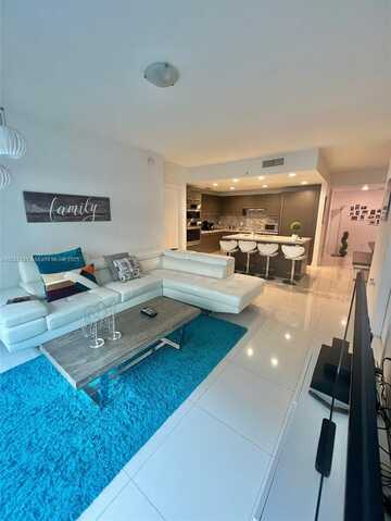 7661 NW 107th Ave, Doral, FL 33178
