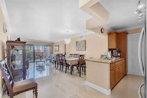 460 W Park Dr, Miami, FL 33172