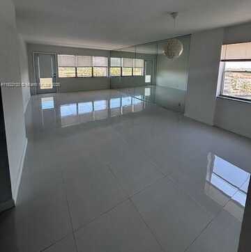 401 SE Golden Isles Dr, Hallandale Beach, FL 33009