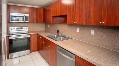 10090 NW 80th Ct, Hialeah Gardens, FL 33016