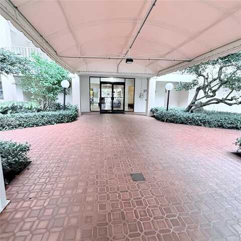 3980 Oaks Clubhouse Dr, Pompano Beach, FL 33069