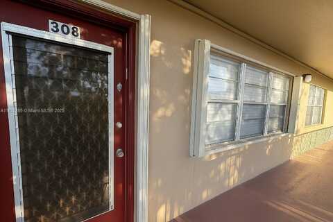 801 SW 133rd Ter, Pembroke Pines, FL 33027
