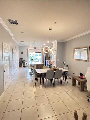 7905 NW 104th Ave, Doral, FL 33178