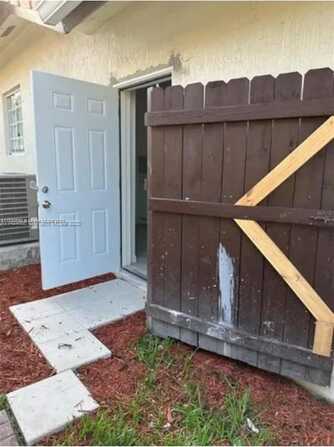 9860 SW 161st Ave, Miami, FL 33196