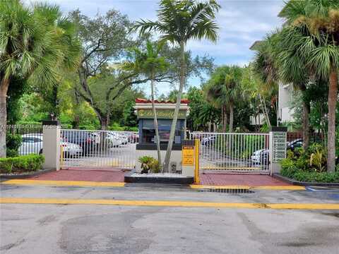 6886 N Kendall Dr, Pinecrest, FL 33156