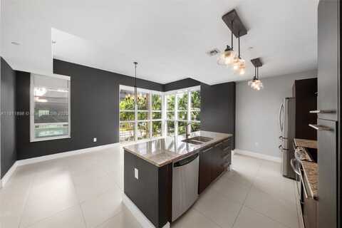 950 Brickell Bay Dr, Miami, FL 33131