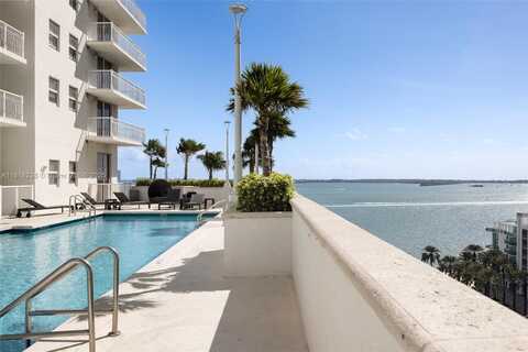 1200 Brickell Bay Dr, Miami, FL 33131