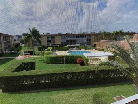 600 Village Green Ct, Palm Springs, FL 33461