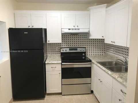 600 Village Green Ct, Palm Springs, FL 33461