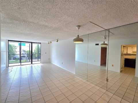 2500 NE 135th St, North Miami, FL 33181