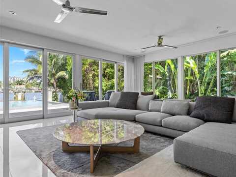 425 E Dilido Dr, Miami Beach, FL 33139
