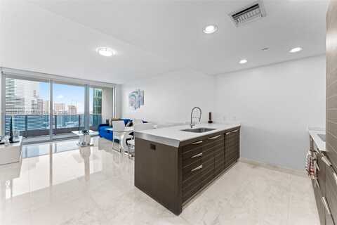 200 Biscayne Boulevard Way, Miami, FL 33131
