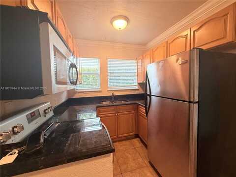 865 W 39th St, Miami Beach, FL 33140