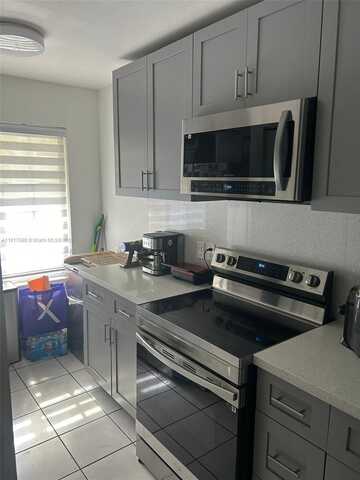 8310 NW 10th St, Miami, FL 33126
