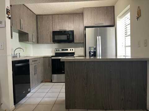 9813 NW 3rd St, Plantation, FL 33324