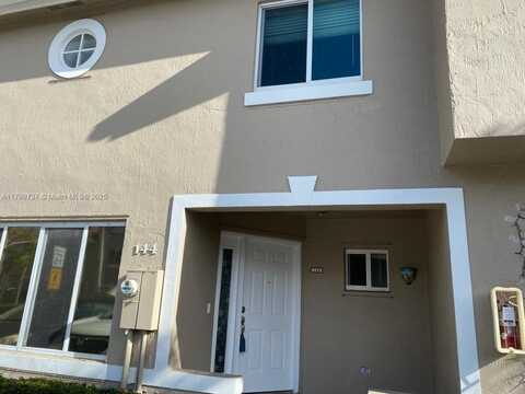 144 Riviera Cir, Weston, FL 33326
