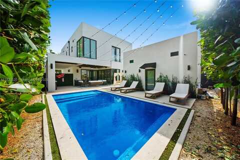 550 NW 42nd St, Miami, FL 33127