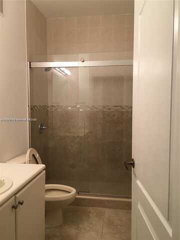 17630 NW 73rd Ave, Hialeah, FL 33015
