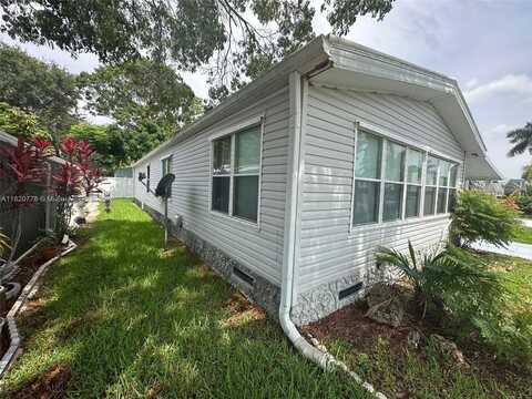 6571 NW 37th Ave, Coconut Creek, FL 33073