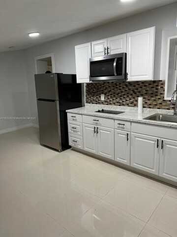 620 SW 69 TERR, Pembroke Pines, FL 33023