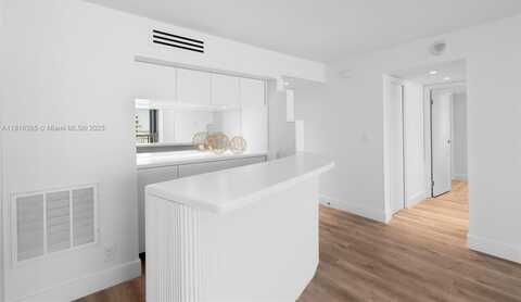 2655 Collins Ave, Miami Beach, FL 33140