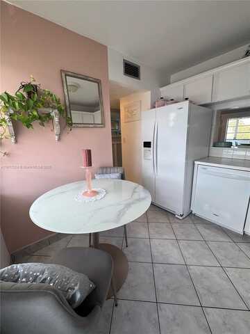 4270 NW 40th St, Lauderdale Lakes, FL 33319