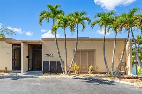 7003 Crown Gate Ct, Miami Lakes, FL 33014