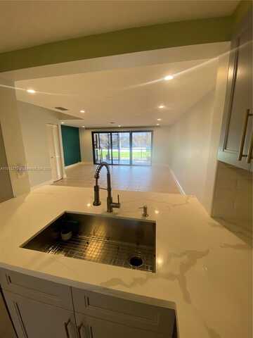 4751 NW 90th Ave, Sunrise, FL 33351