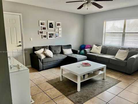 2521 Pierce St, Hollywood, FL 33020