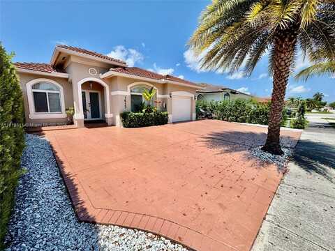 7915 NW 200th Ter, Hialeah, FL 33015