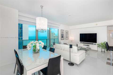 300 S Biscayne Blvd, Miami, FL 33131