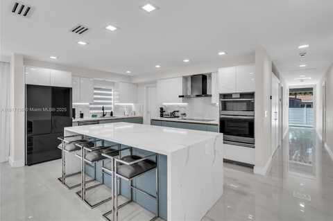 1045 Hollywood Blvd, Hollywood, FL 33019